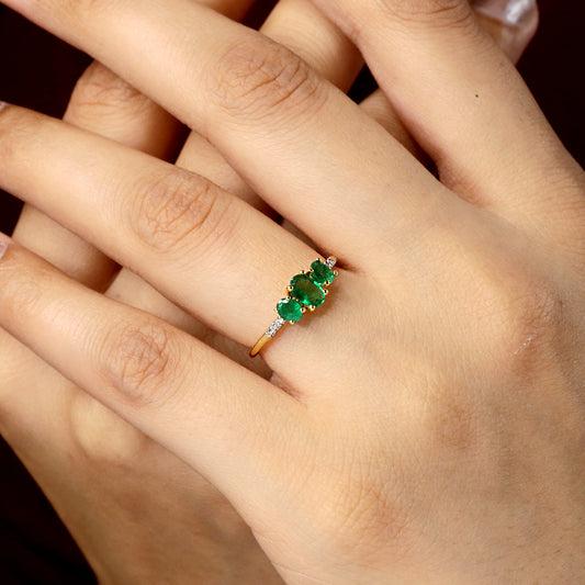 14K Gold Diamond & Emerald Ring