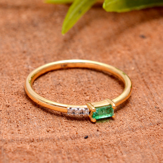 14K Gold Diamond & Emerald Ring